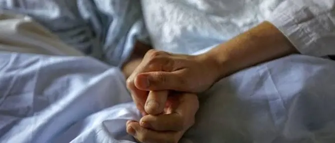 «Mio padre malato senza un posto dove andare», l'appello della figlia