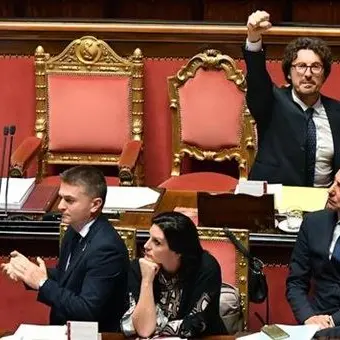 Il Decreto Genova passa al Senato: è legge. Caos in aula