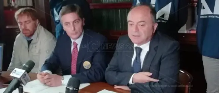 Chiodo e Tucci uccisi a colpi di kalashnikov per aver “mancato di rispetto” al clan degli zingari