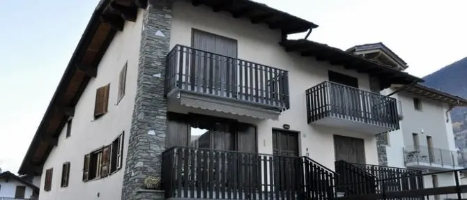 Madre uccide due figli con un'iniezione letale e si toglie la vita