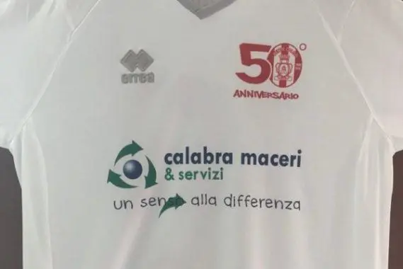 SERIE C | Rende, sabato in campo con la maglia celebrativa del cinquantenario