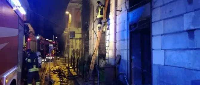 La mano della criminalità dietro l'incendio che ha devastato la pizzeria a Reggio Calabria