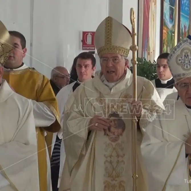 Il cardinale Re incorona la Mater Boni Consilii al Seminario di Catanzaro