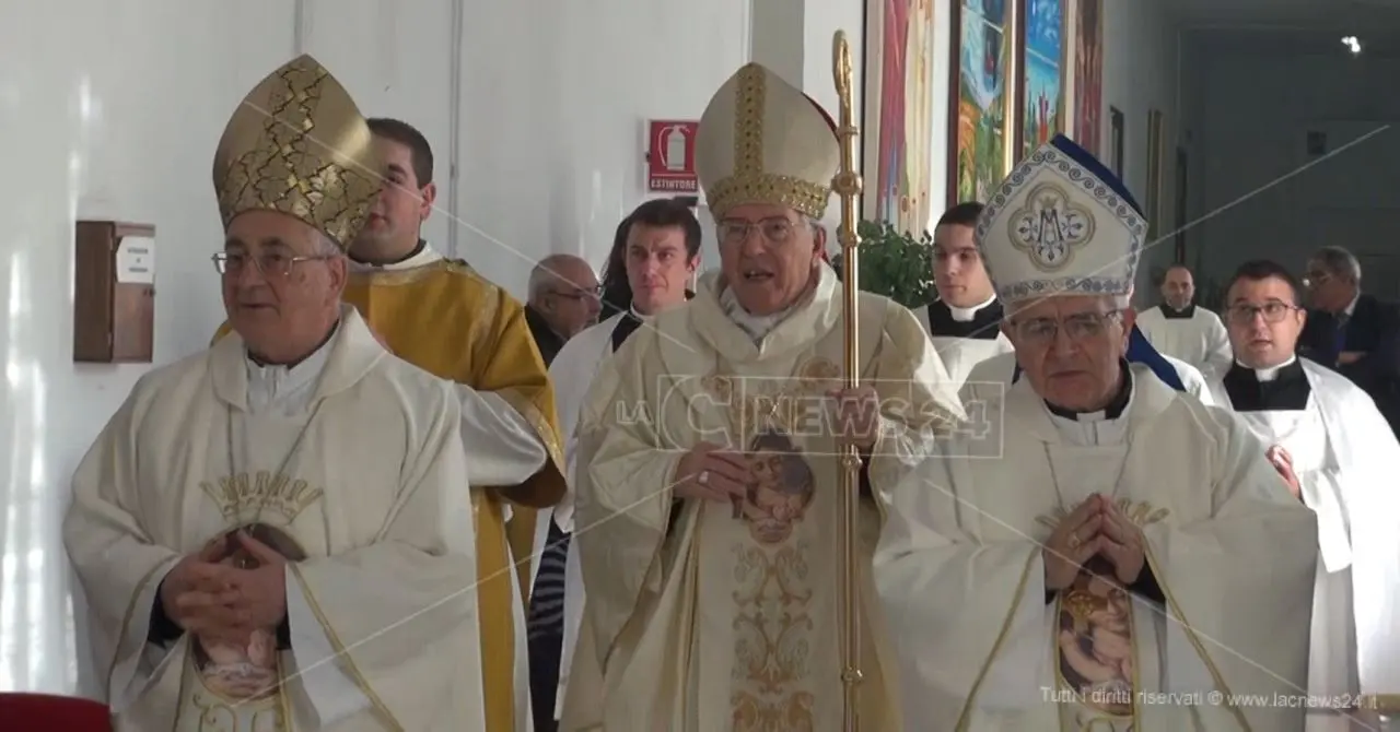 Il cardinale Re incorona la Mater Boni Consilii al Seminario di Catanzaro