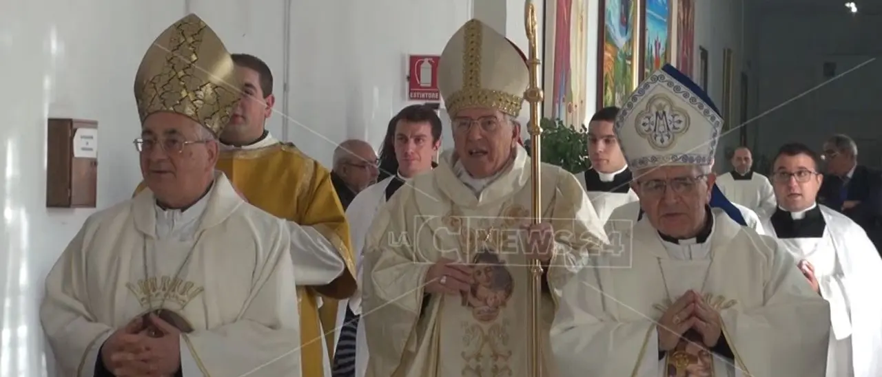 Il cardinale Re incorona la Mater Boni Consilii al Seminario di Catanzaro