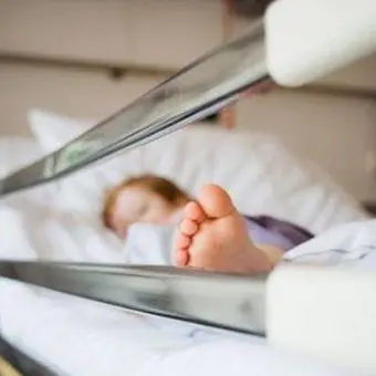 Trova hashish in casa e la mangia, bimba di venti mesi intossicata