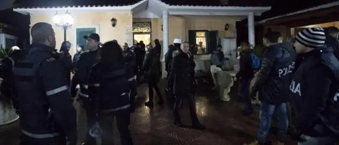 Blitz contro i Casamonica, avviato l’abbattimento di otto villette