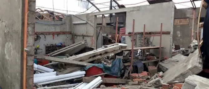 Tromba d’aria s’abbatte sul Crotonese, tetti divelti ed edifici danneggiati