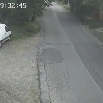 Pneumatici abbandonati in strada, nei guai azienda di Castrolibero
