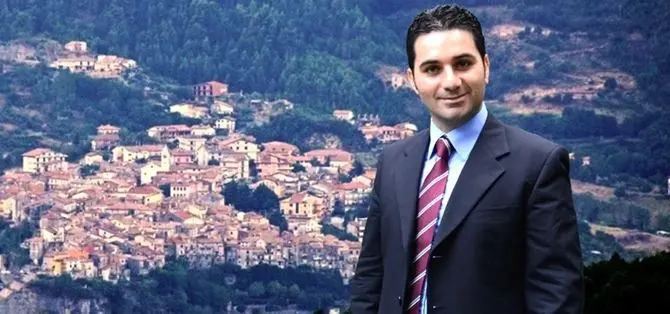 Il sindaco di Sant'Agata, la firma ritirata, la pacca sulla spalla ma alla fine sta con Minniti