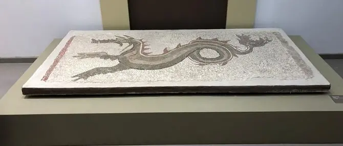 Il mosaico del drago torna a Monasterace