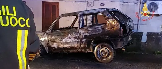 Auto incendiata a Catanzaro, il proprietario aveva già subito attentati