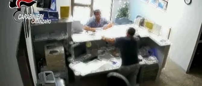 Assicuratore di Botricello strangolato da tassi usurai