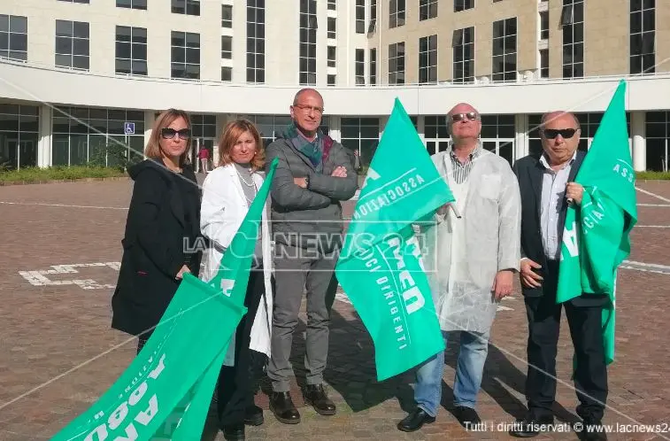 Servizio sanitario in protesta, sit in dei medici anestesisti anche a Catanzaro