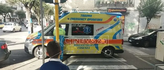 Cosenza, bimba investita da uno scooter all'uscita di scuola