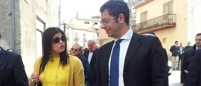 Quegli auguri di compleanno che sono la fotografia della politica calabrese