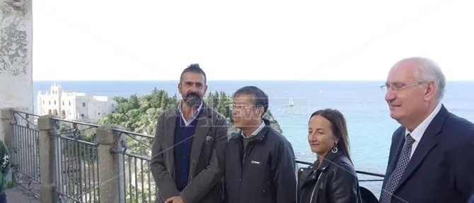 Il ministro cinese sbarca a Tropea: «Sinergia commerciale più forte»