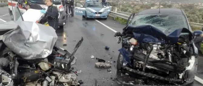 Scontro frontale lungo la Limina nel Reggino, due feriti gravi