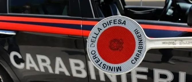 Fuggono all’alt e lanciano droga dal finestrino: arrestati