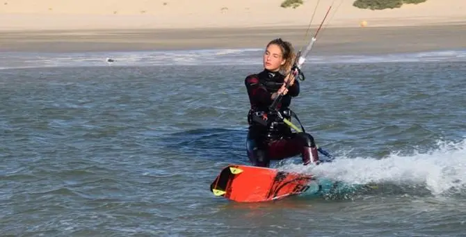 Bella e vincente: la stella calabrese del kitesurf punta alle Olimpiadi