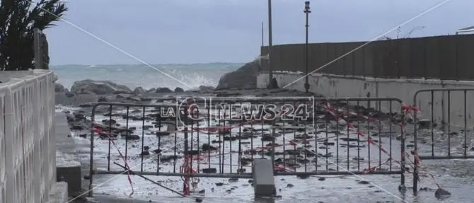 Maltempo, l'alto Tirreno cosentino flagellato dalla furia del mare