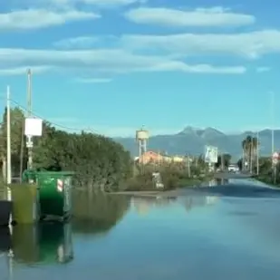 Crati esondato, allestita cucina da campo per i sessanta sfollati