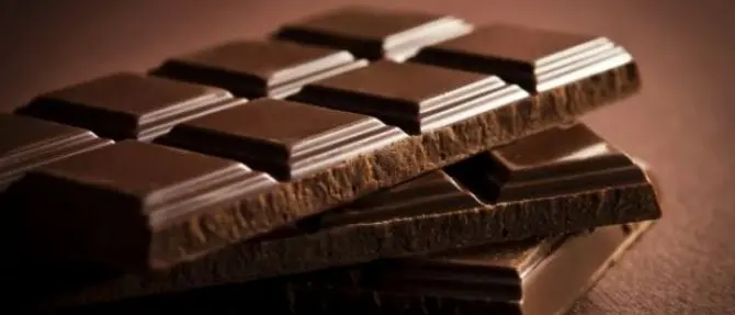 Rubano 4600 barrette di cioccolato, arrestati