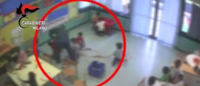Schiaffi e spinte a bimbi in asilo, ai domiciliari un maestro