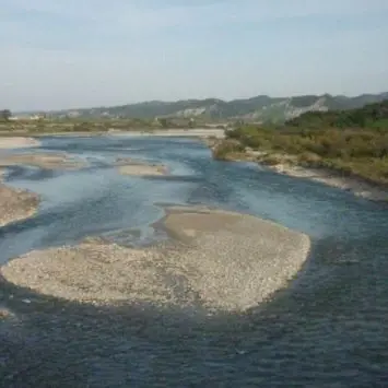 Sabbia e ghiaia prelevati dal fiume Neto, una denuncia nel Crotonese