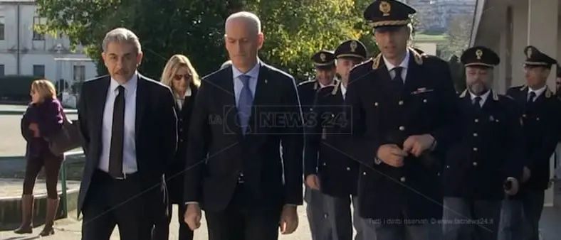 Il Capo della Polizia Gabrielli a Vibo. «Superare la distanza tra cittadini e istituzioni»