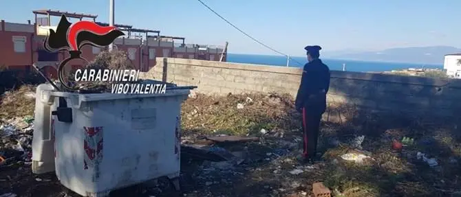 Sorpresi a bruciare rifiuti, denunciati sette operatori ecologici a Pizzo
