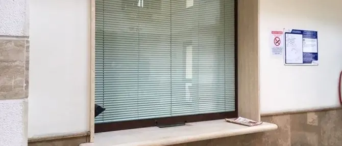 Roccella, chiude la biglietteria alla stazione. Disagi e proteste