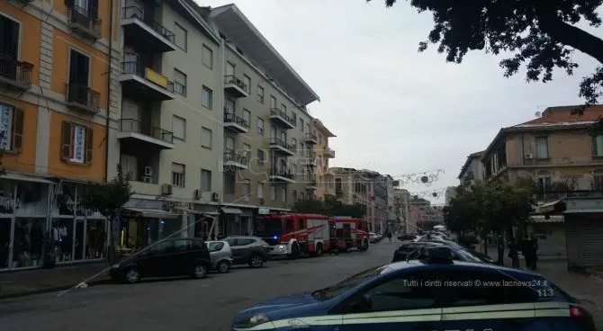 Incendio distrugge un appartamento, attimi di paura a Cosenza