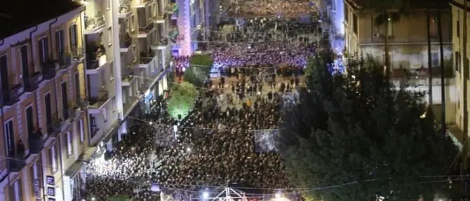 Capodanno a Cosenza, impazza il toto-nomi ma l'annuncio verrà fatto su Facebook