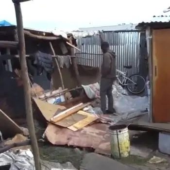 Incendio nella tendopoli, trasferiti trenta migranti