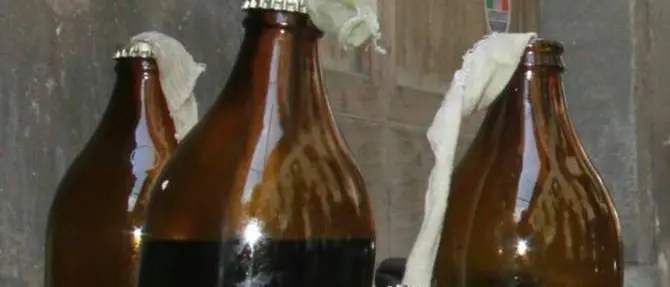 Nuova intimidazione a Reggio, bottiglia incendiaria davanti ad un negozio