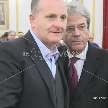 Gentiloni a Cosenza: «Overdose di promesse per il Mezzogiorno»