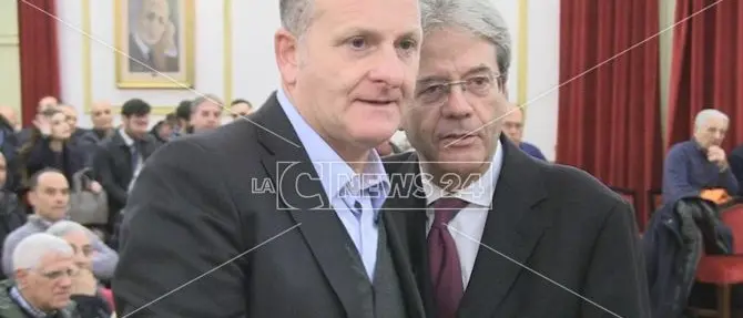 Gentiloni a Cosenza: «Overdose di promesse per il Mezzogiorno»