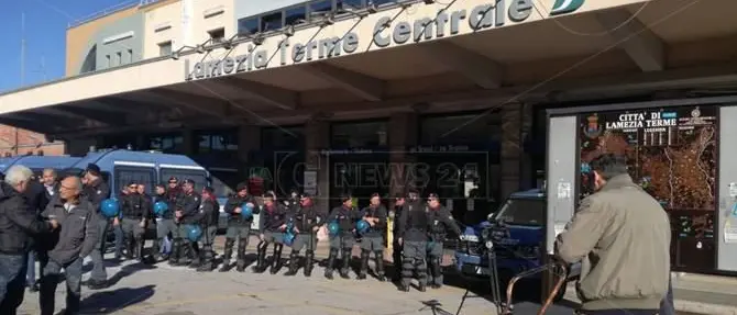 Lsu-Lpu, il ministro Lezzi promette impegno ma la protesta continua