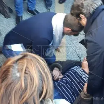 Lsu-Lpu tentano di forzare il blocco delle forze dell’ordine: due feriti