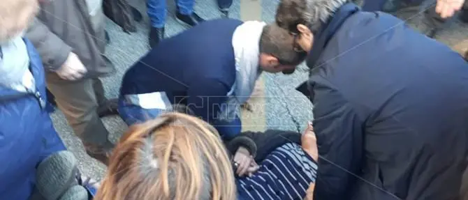 Lsu-Lpu tentano di forzare il blocco delle forze dell’ordine: due feriti