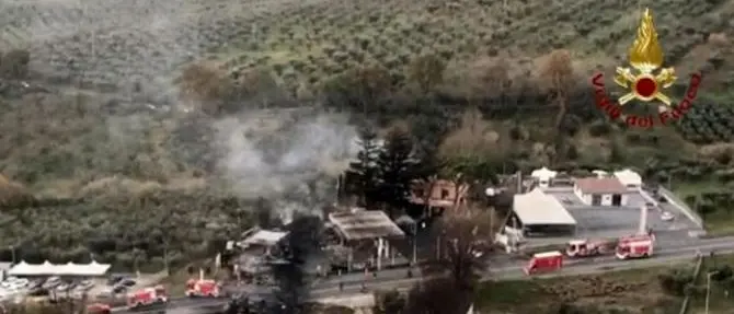 Inferno sulla Salaria, esplode distributore di benzina: 2 morti e 18 feriti