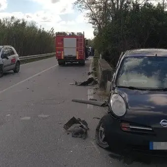 Impatto tra tre auto sulla statale 106 a Badolato: due feriti