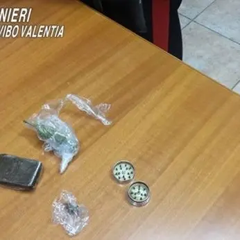 In auto con hashish e marijuana, arrestati marito e moglie nel Vibonese