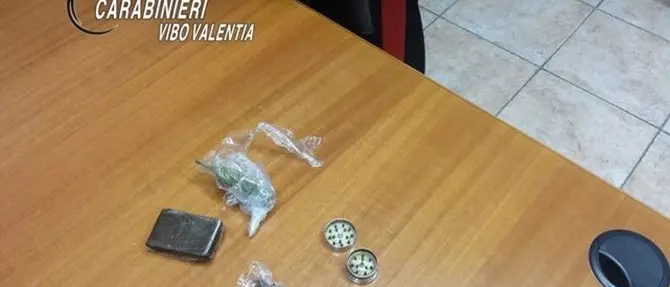 In auto con hashish e marijuana, arrestati marito e moglie nel Vibonese