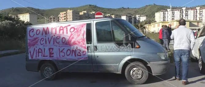 Catanzaro, sit in di protesta in viale Isonzo: «Un quartiere invivibile»