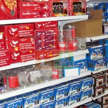 Lamezia, sequestrati 8mila pezzi di luminarie natalizie e giocattoli