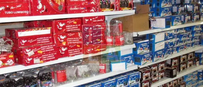 Lamezia, sequestrati 8mila pezzi di luminarie natalizie e giocattoli