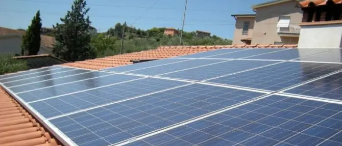 Truffa sugli impianti fotovoltaici, la denuncia di una donna di Catanzaro