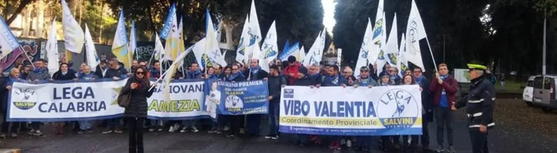 Lega, Salvini fa il pieno a Roma. Oltre 700 i calabresi a piazza del Popolo